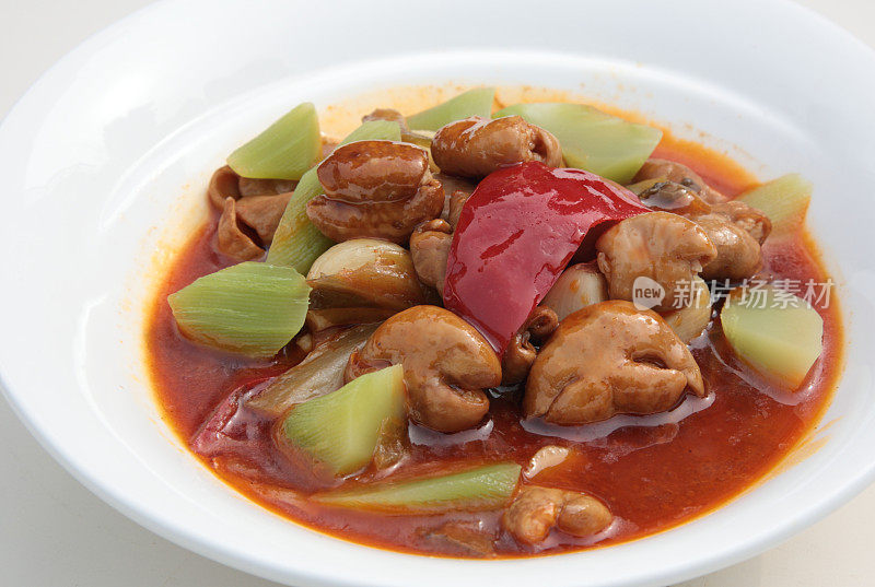 Braised Pork Intestines with garlic and Lettuce (大蒜青笋烧肥肠)